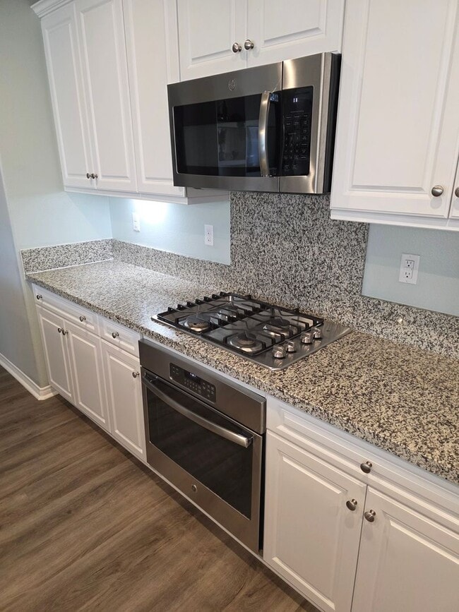 Building Photo - Gorgeous Single Level, 4 Bedroom Pool Home with Solar!