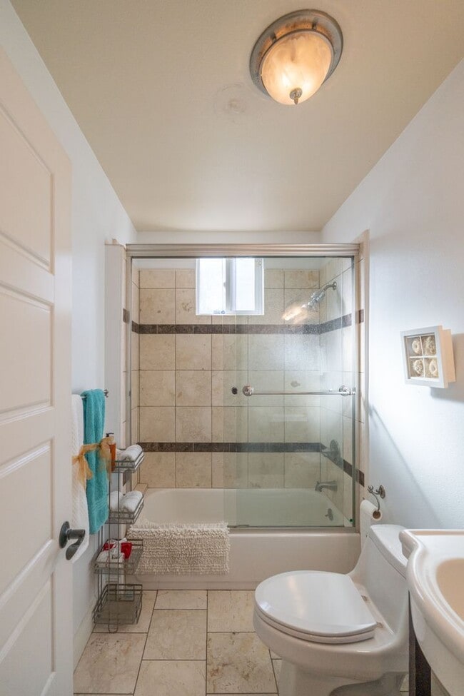 Building Photo - 1410 Encino Ave