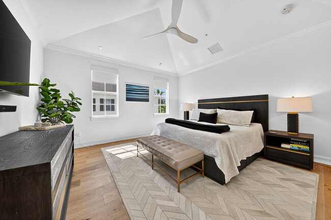 Building Photo - 121 Lily Ln