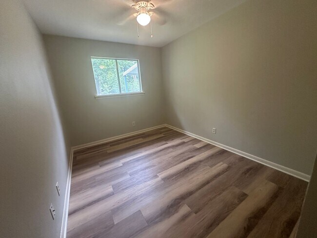 Building Photo - Lynbrook Subdivision