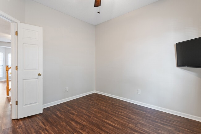 Building Photo - 1 Edgebrook Cir