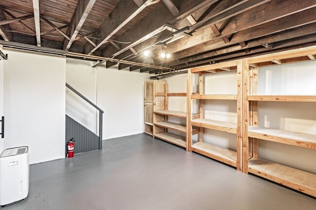 Building Photo - 1700 Beech St