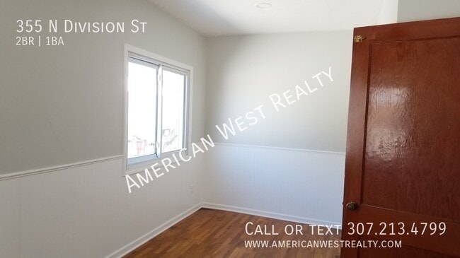 Building Photo - 355 N Division St