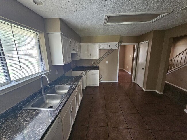 Building Photo - 17323 Glenhew Rd