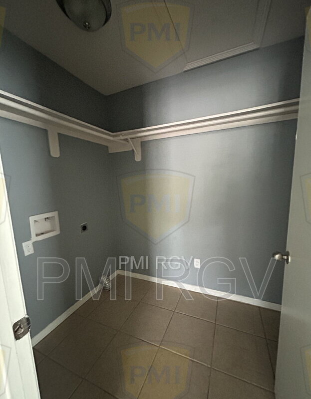 Building Photo - 1420 Quitaca Dr