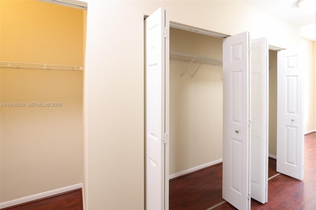 Building Photo - 520 SE 5 Ave