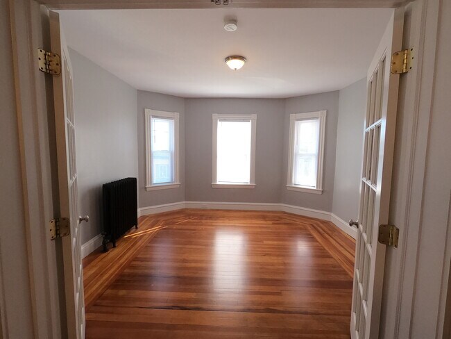 Front Room/Bedroom - 11 Mt Vernon St