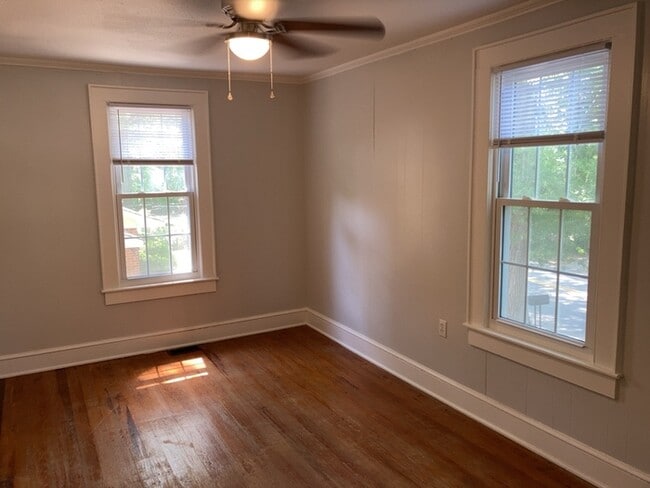 Building Photo - 2 Bedroom 1 Bathroom