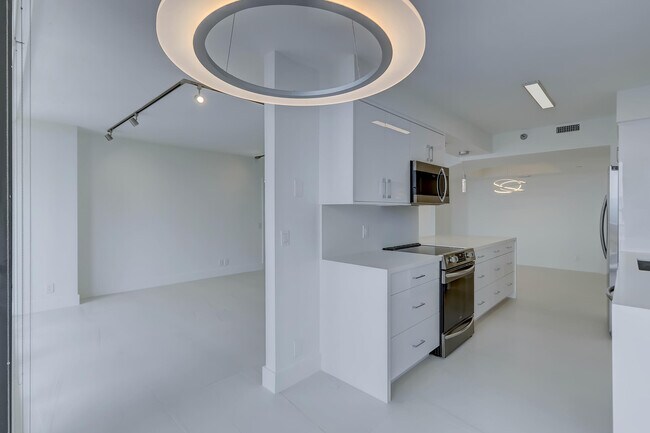 Building Photo - 3640 Yacht Club Dr