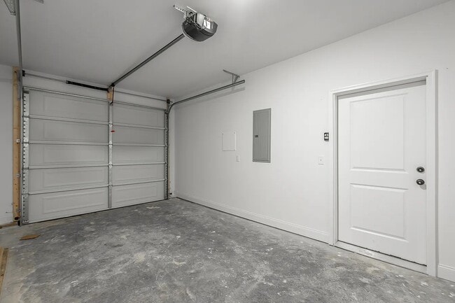 Building Photo - 5547 Stream Ln