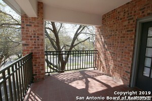 Building Photo - 129 E Ridgewood Ct