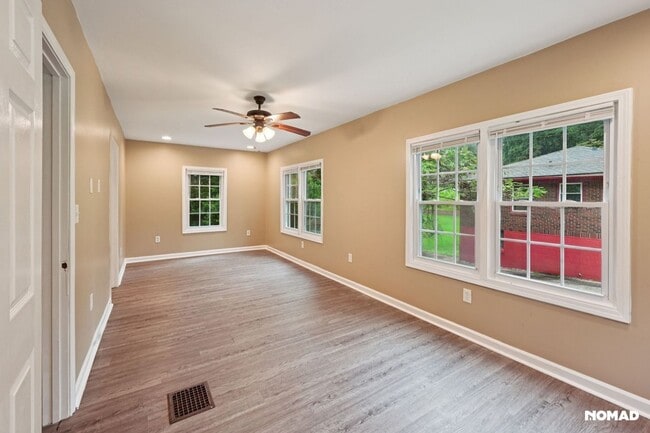 Building Photo - 1461 Centra Villa Dr SW