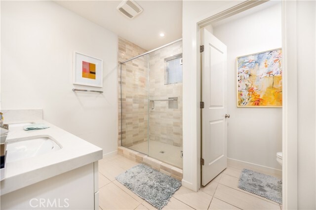 Building Photo - 126 Sunnyside