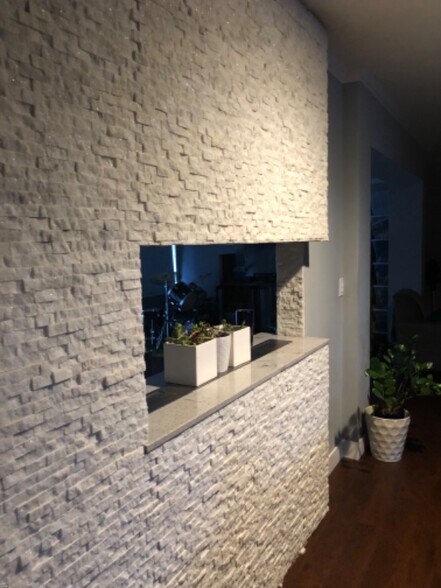 Building Photo - 23330 Victory Blvd