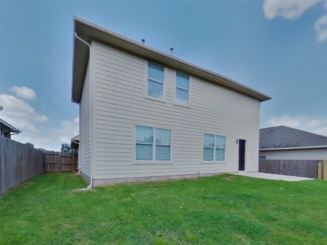 Building Photo - 18451 Sunrise Pines Dr