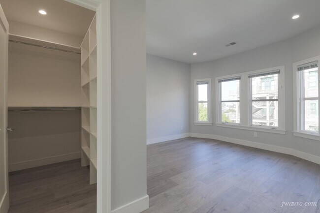 Building Photo - 127 Ashbury St
