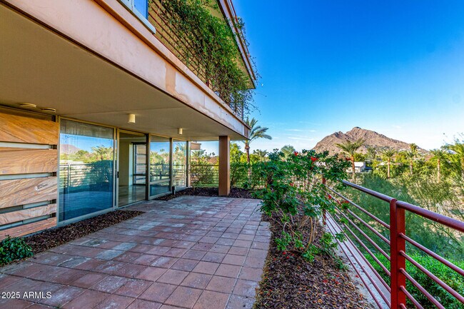 Building Photo - 7117 E Rancho Vista Dr