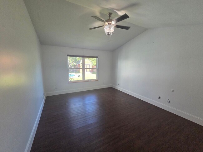 Building Photo - Spacious 4Bed/2Ba Brick Home w/Inground Pool in Mowat Highlands! *1/2 OFF Security Deposit for Ac...