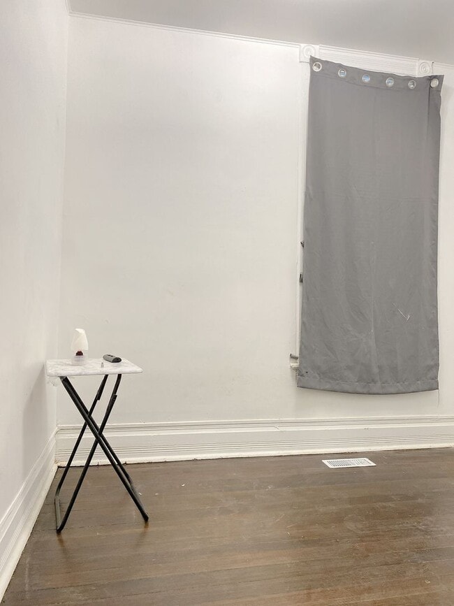 Building Photo - 3 bed 1 bath