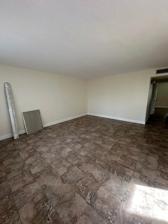 Building Photo - 883 Normandy Trail
