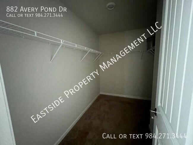 Building Photo - 882 Avery Pond Dr