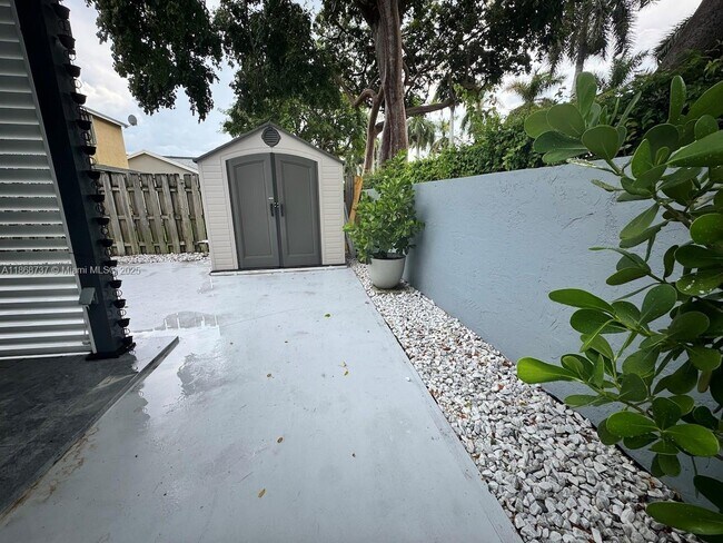 Building Photo - 9368 SW 146th Pl