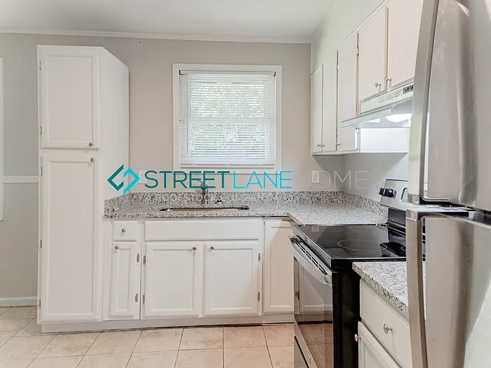 Building Photo - 2428 Amsterdam Dr