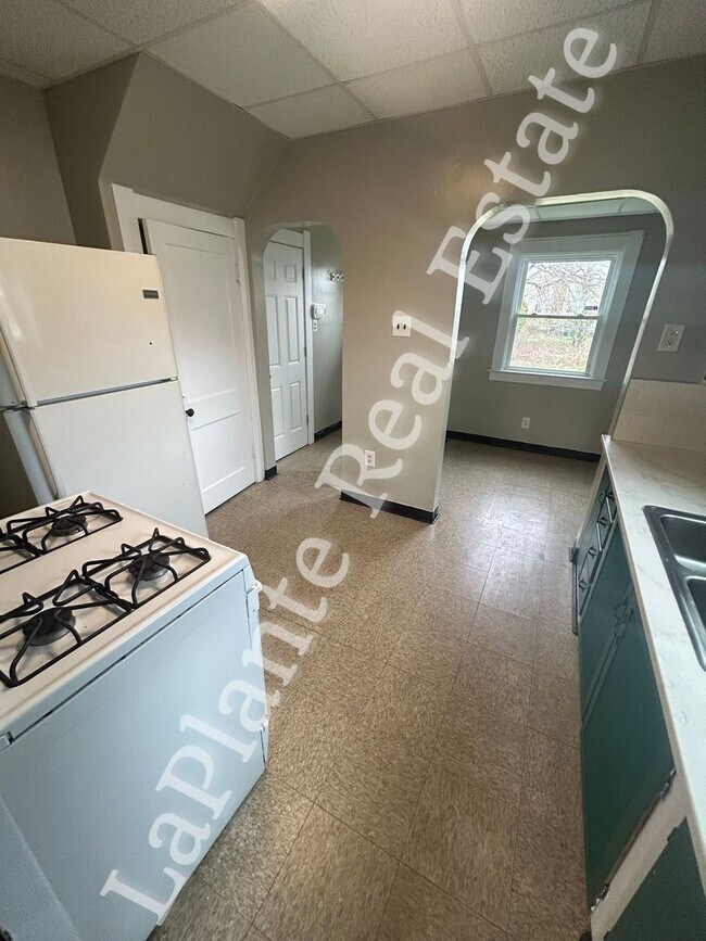 Building Photo - Cozy 3-Bedroom Home in West Toledo