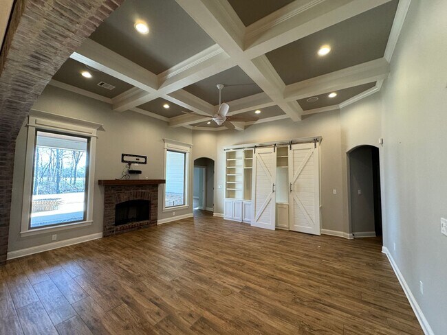 Building Photo - Gated Community close to Barksdale Air Force Base...