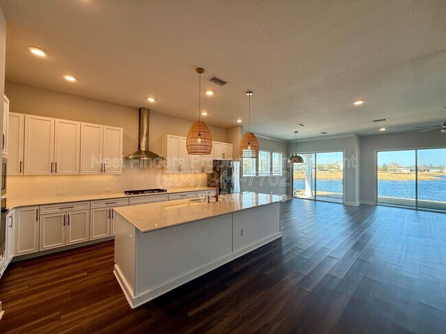 Building Photo - 10682 Aventura Dr