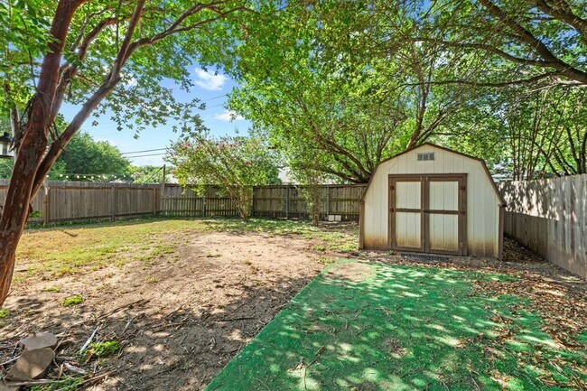 Building Photo - 1704 Matagorda Dr