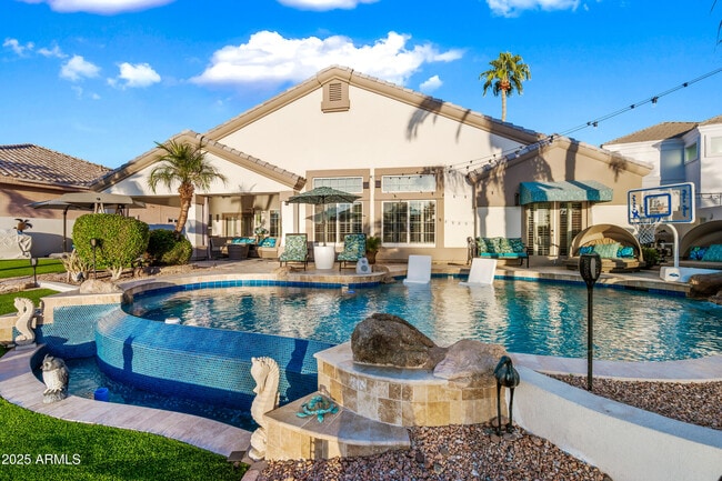 Building Photo - 1817 E Willow Tree Ct