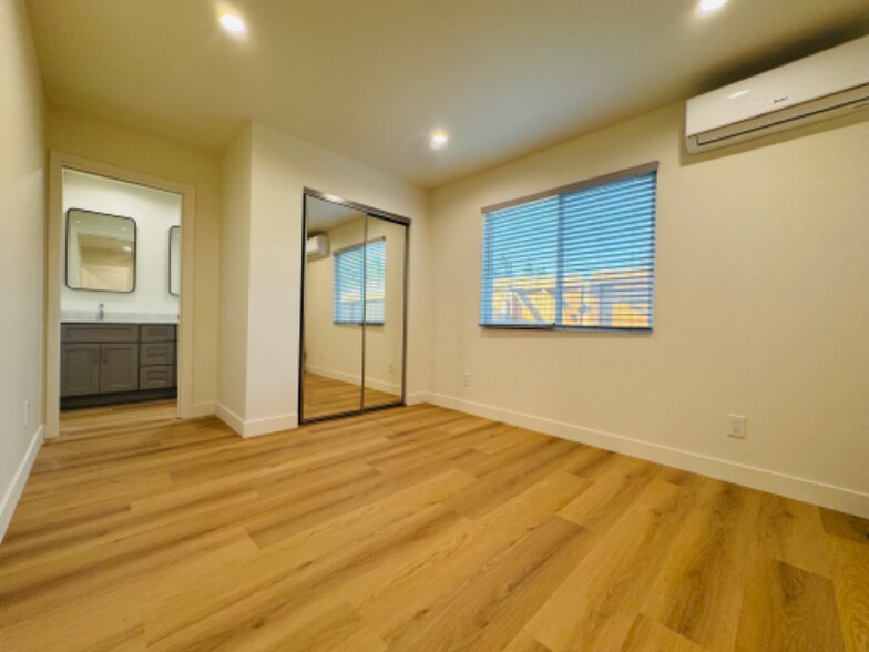 Building Photo - 5037 Kenmore Dr