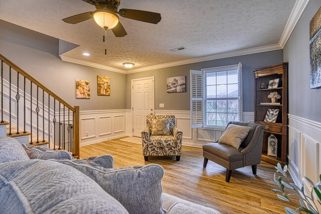 Building Photo - 4880 Imperial Dr