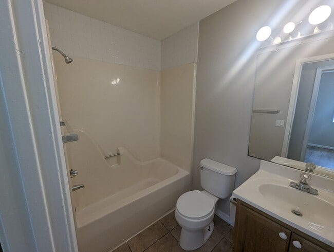 Building Photo - Quail Valley 3 Bedroom 2 bathroom