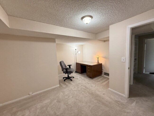 Building Photo - 2217 NE Landover Dr