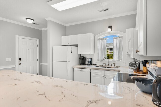 Building Photo - 4877 Dahlia Ct