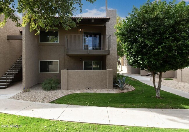 Building Photo - 5525 E Thomas Rd