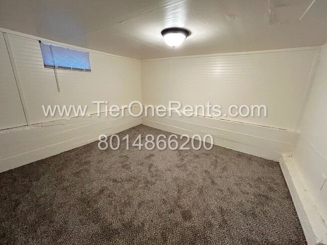 Building Photo - Move-in special: $500 off First months rent