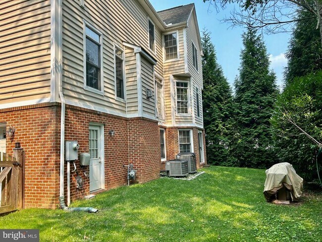 Building Photo - 202 Martins Ln
