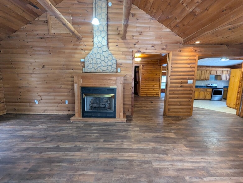 Building Photo - 173 Lacy Hollow Rd