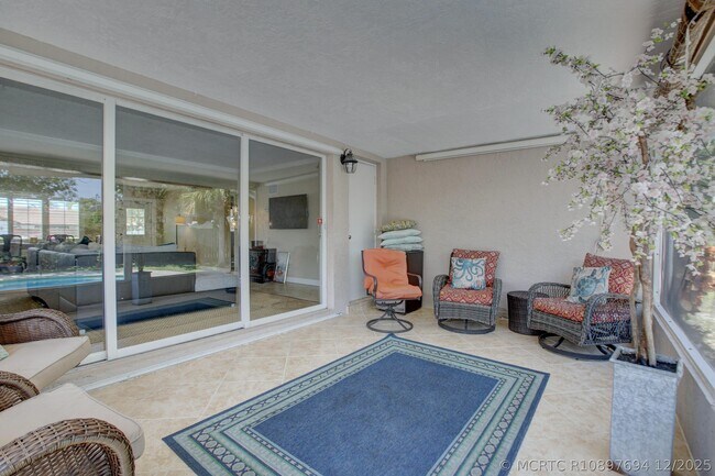 Building Photo - 808 SE 13th Ct