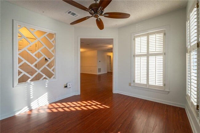 Building Photo - 311 Hollyfax Cir NE