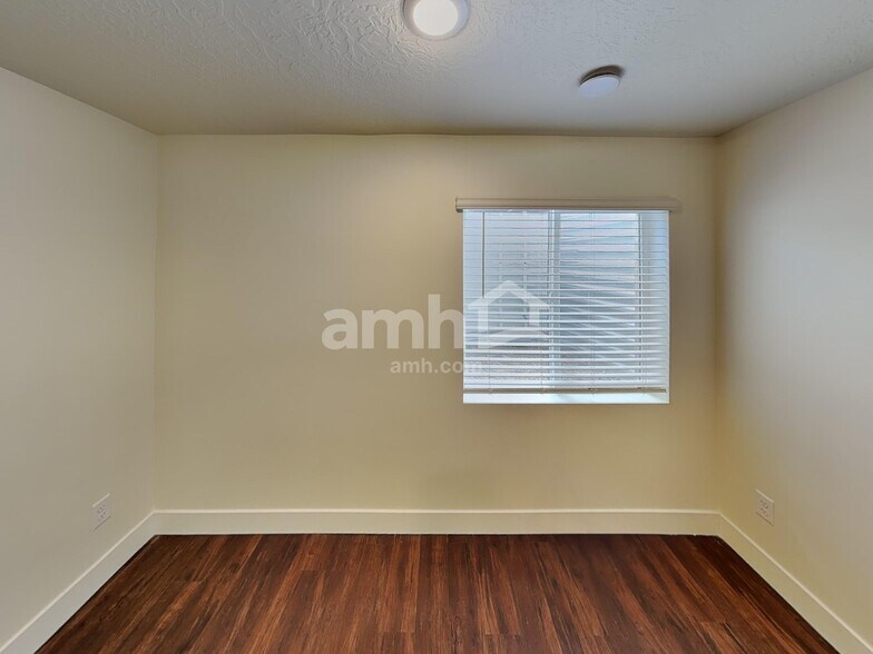Building Photo - 7123 Woods Rose Dr