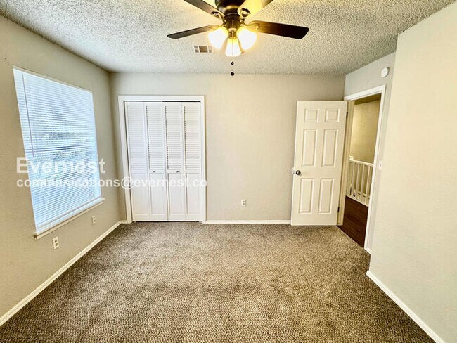 Building Photo - 3 Bed, 2 Bath Home with Garage / Pet-Friendly / Available Now!