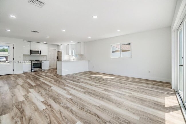 Building Photo - 8705 Tahiti Ln