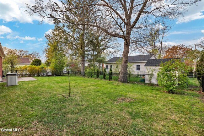 Building Photo - 1165 Cresse Ave