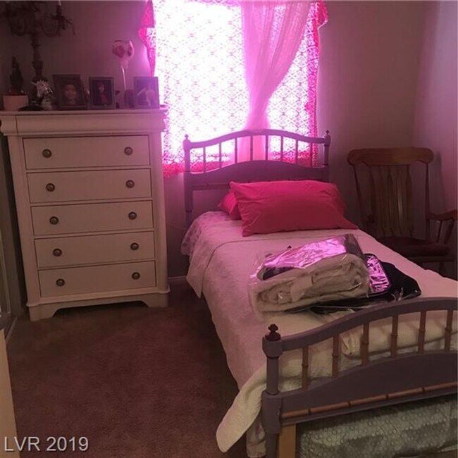 Building Photo - Beautiful 3 bedroom condo, located in a 24 hour guard gated community