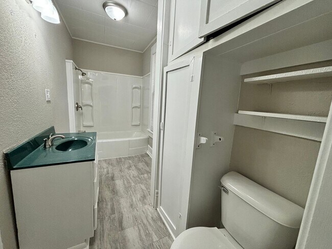 Building Photo - Coming soon! 3 Bedroom 1.5 Bathroom home with a 2 car garage for rent in Winfield!