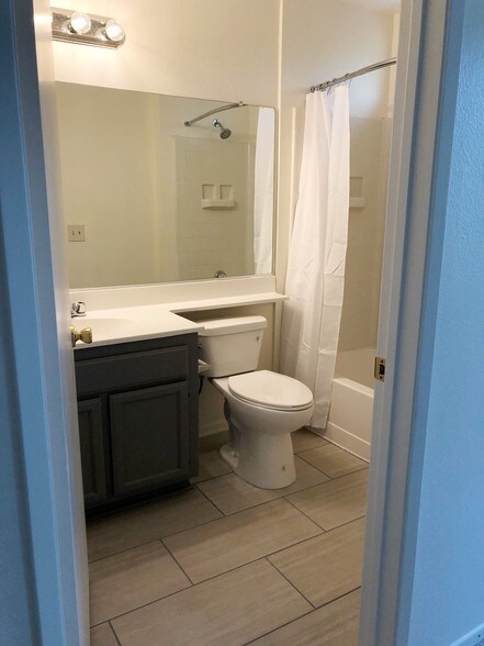 Second bathroom - 7320 Balboa Blvd